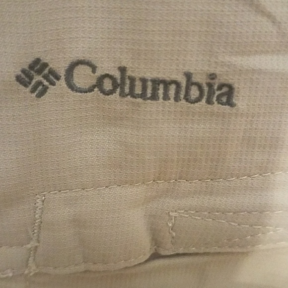Columbia 4x10 Khaki Shorts - Picture 3 of 6